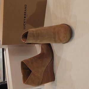 Ladies Nine West wedge bootie tan sz 9